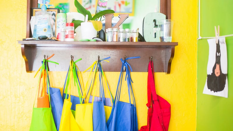 aprons art supplies-min